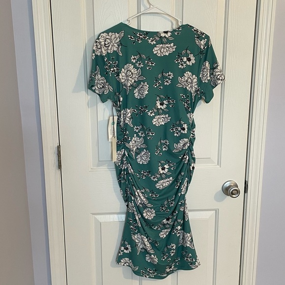 NWT- Short Sleeve Fitted Maternity Dress - Picture 3 of 5
